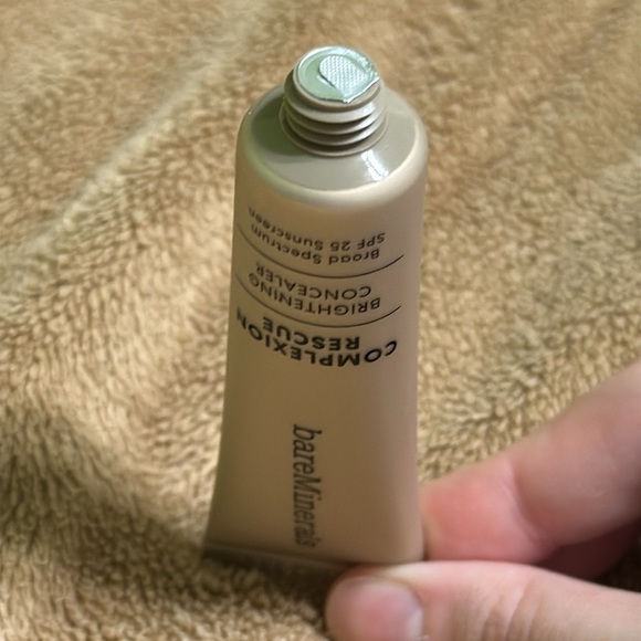 BareMinerals brightening concealer with SPF - Picture 5 of 5